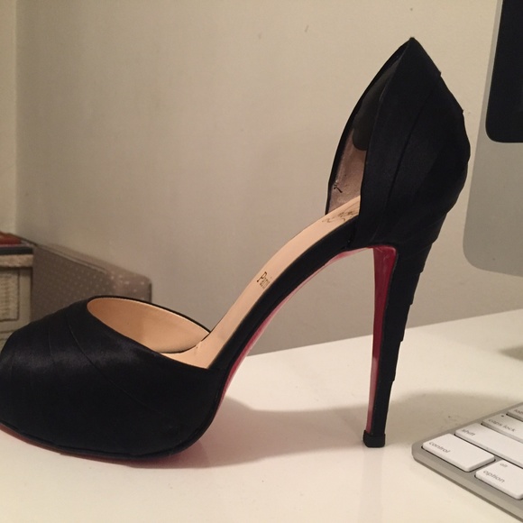Louboutin satin crepe peep toe heels - Picture 2 of 6